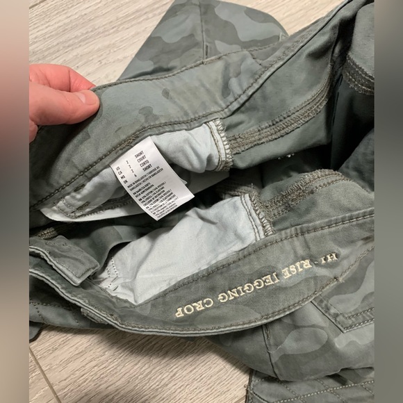 American Eagle high rise cropped jegging size 2 short camouflage print - Picture 8 of 9